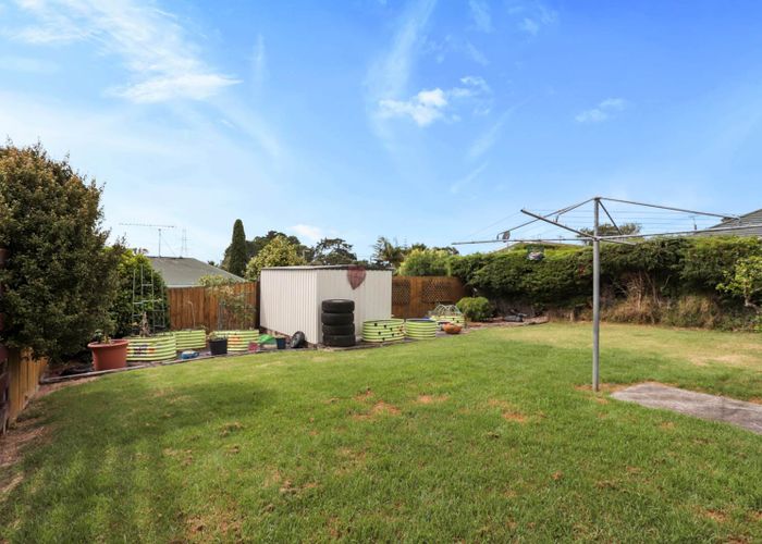  at 3 Caledonian Place, Blockhouse Bay, Auckland