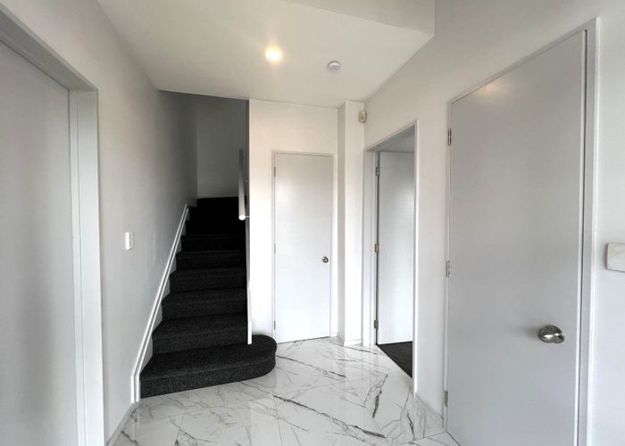  at 19 Lagoon Way, West Harbour, Waitakere City, Auckland