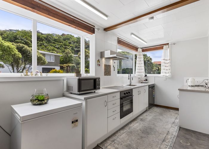  at 6 Walnut Way, Maungaraki, Lower Hutt, Wellington