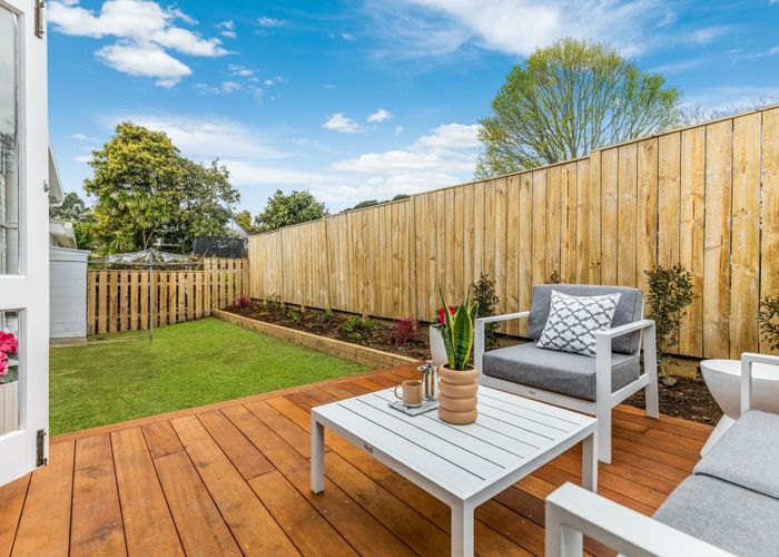  at 2/25 Woodward Avenue, Mangere Bridge, Auckland