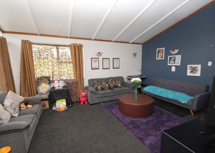  at 59 Easton Park Parade, Glenfield, Auckland