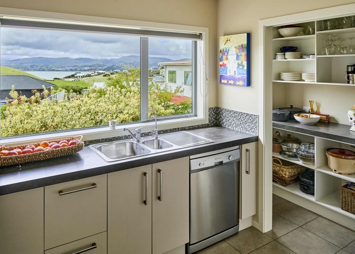  at 4 Sunflower Close, Camborne, Porirua