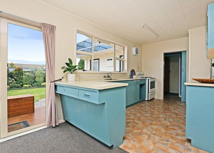  at 2 Holyrood Street, Taradale, Napier