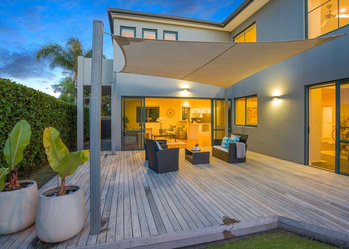 Free property data for 34 Riverstone Road, Te Atatu Peninsula, Auckland