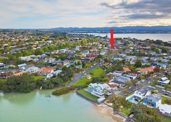  at 2/17 Oliver Street, Point Chevalier, Auckland