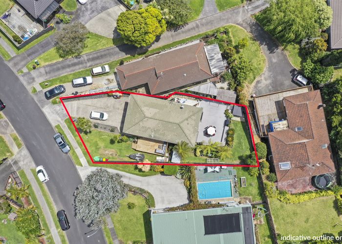  at 1/11 Charles Dickens Drive, Mellons Bay, Auckland
