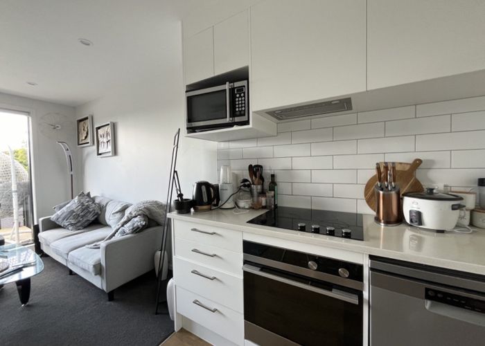  at 8/1 Fruitvale Road, New Lynn, Waitakere City, Auckland