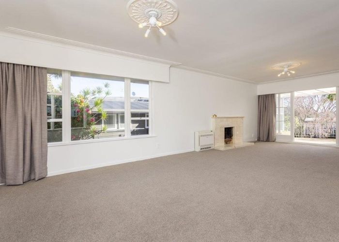  at 2 Saratoga Avenue, Herne Bay, Auckland