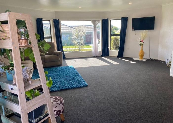  at 8 Woodgate Court, Fitzherbert, Palmerston North