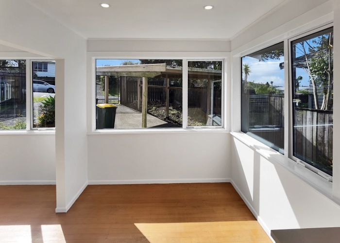  at 11 Sycamore Drive, Sunnynook, Auckland