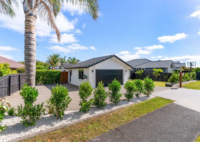  at 8 Reliance Crescent, Beachlands, Manukau City, Auckland