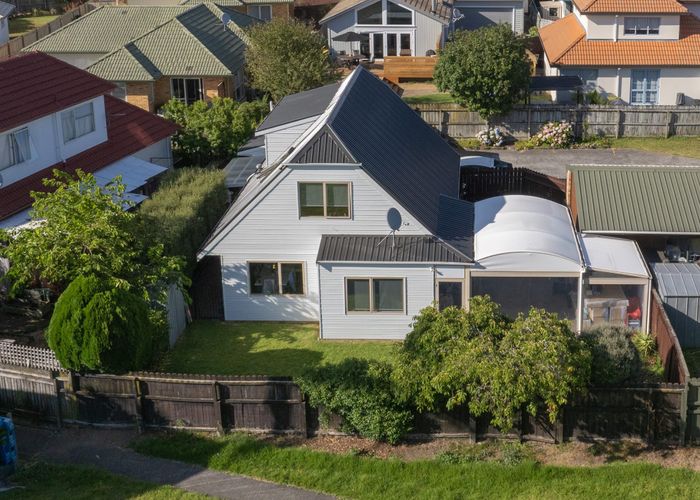  at 2/17 Daria Place, Northpark, Auckland