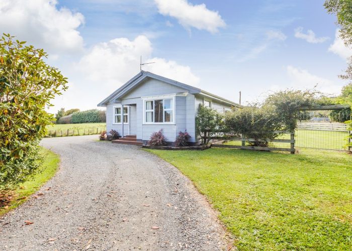  at 2079 Kimbolton Road, Kiwitea