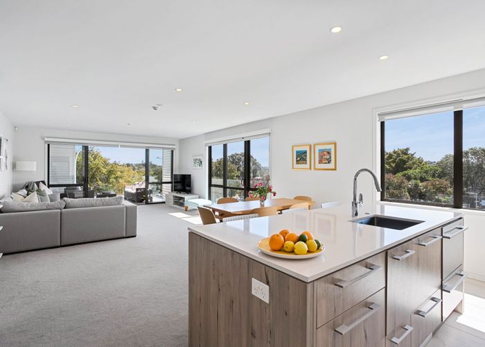  at 402/2A Raurenga Avenue, Royal Oak, Auckland City, Auckland