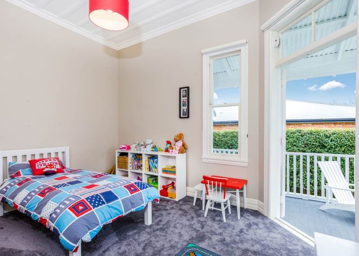  at 5 Herbert Road, Mount Eden, Auckland