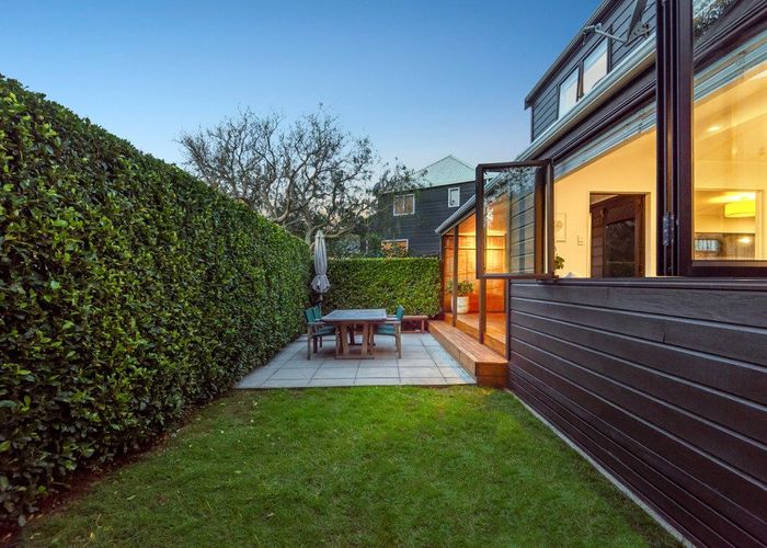  at 2/3 Eversleigh Road, Belmont, Auckland