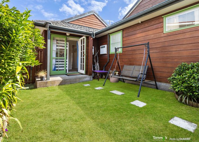  at 165A Queens Drive, Lyall Bay, Wellington