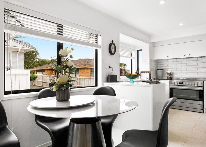  at 2/58 Hillcrest Avenue, Hillcrest, North Shore City, Auckland