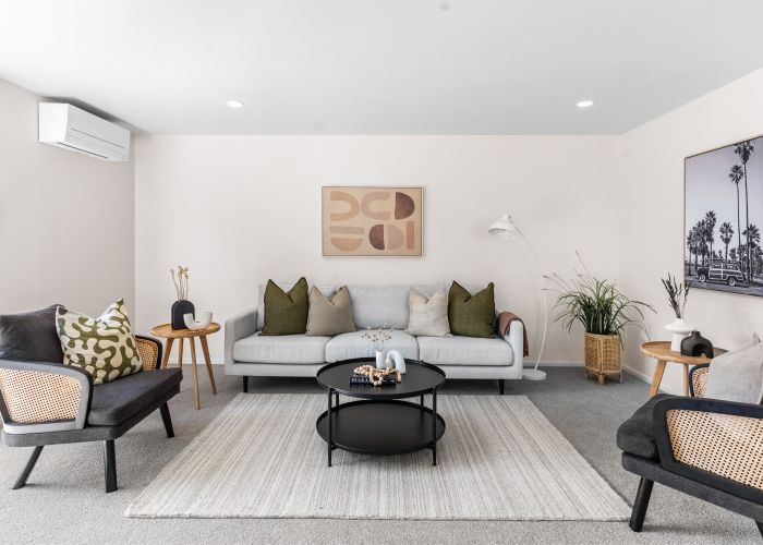  at 4 Awaroa Road, Sunnyvale, Auckland