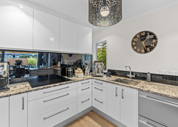  at 9 Millstone Lane, Henderson, Auckland