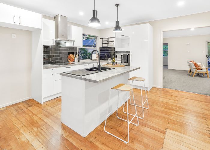  at 15 Kingsway Crescent, Forest Lake, Hamilton