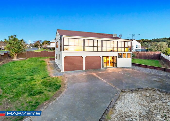 at 17 Banyan Drive, Totara Heights, Auckland