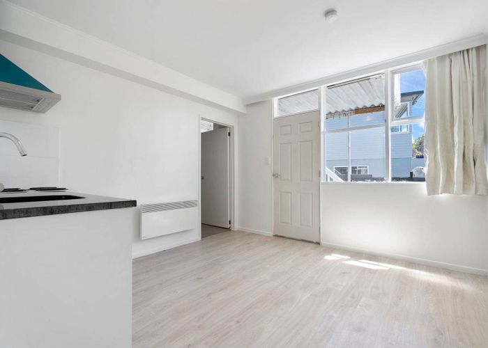 at 4/2 Waitati Place, New Windsor, Auckland City, Auckland