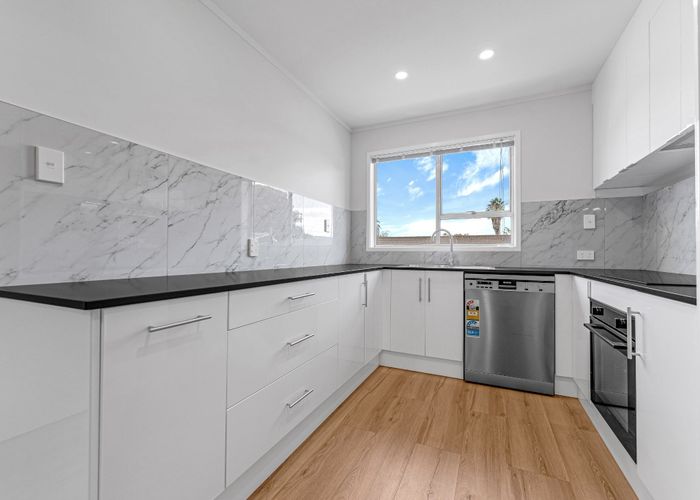  at 2/43 Wallace Road, Papatoetoe, Auckland