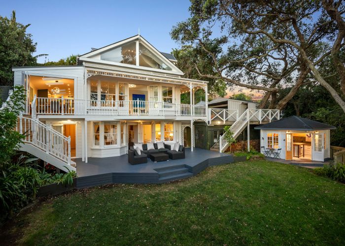  at 36 Queen Street, Northcote Point, Auckland