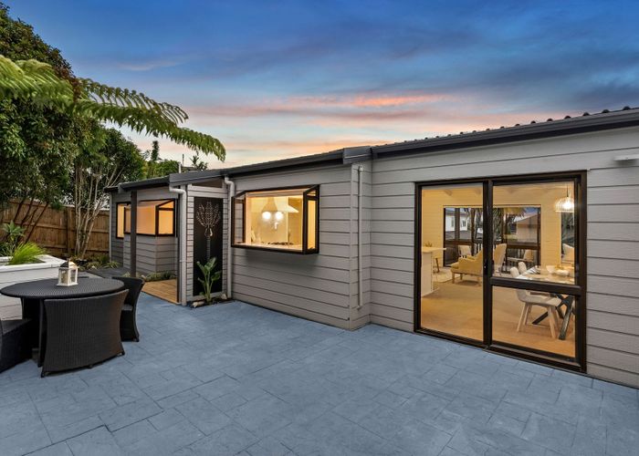  at 620A East Coast Road, Browns Bay, North Shore City, Auckland