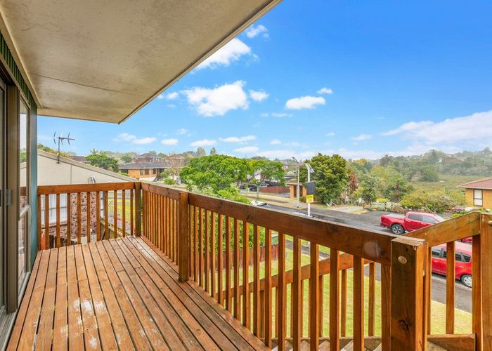  at 2/27 Galloway Crescent, Farm Cove, Auckland