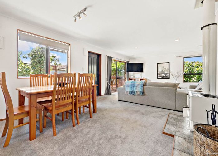  at 2/37 Lynwood Road, New Lynn, Auckland