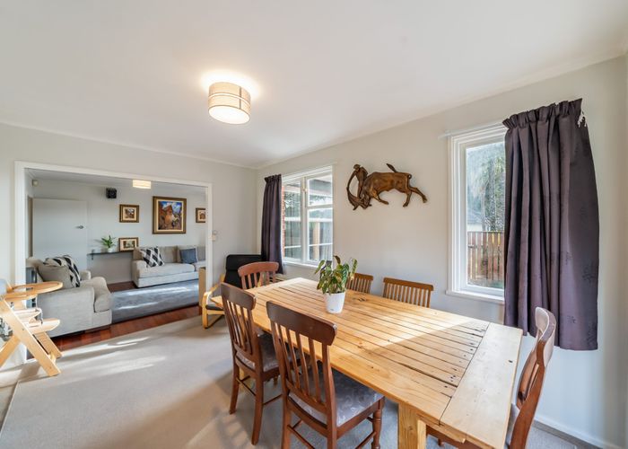  at 51 Wyndham Road, Pinehaven, Upper Hutt