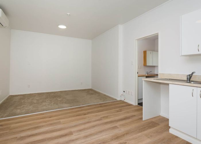  at 3/683 East Coast Road, Browns Bay, North Shore City, Auckland