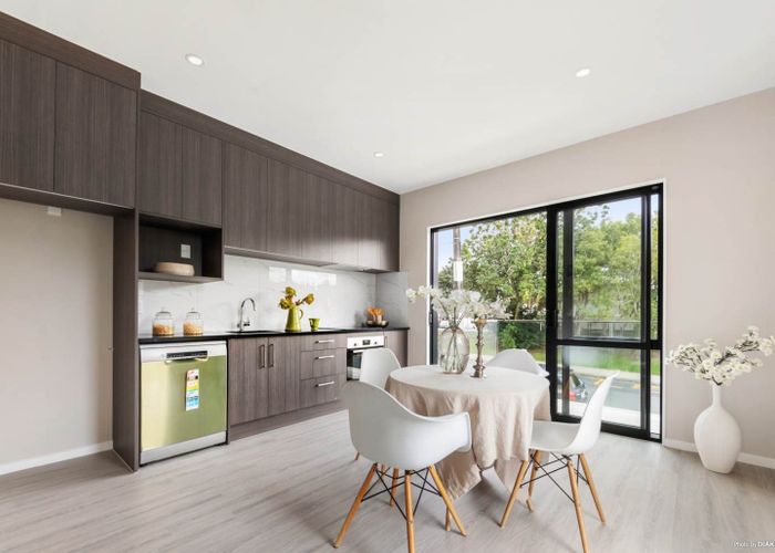  at 2/53 Archibald Road, Kelston, Waitakere City, Auckland