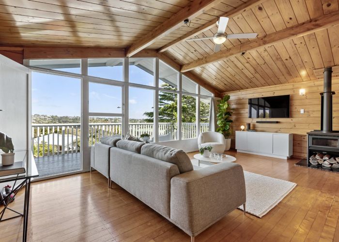  at 27 Valley View Road, Glenfield, Auckland