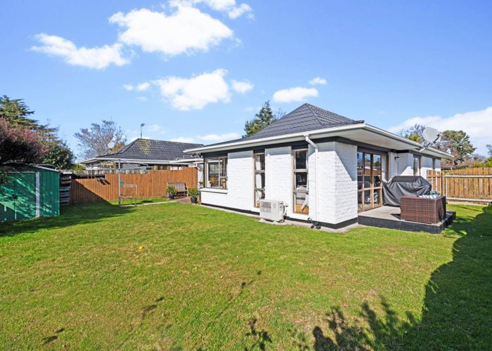  at 2/1 Glengowan Place, Conifer Grove, Papakura, Auckland