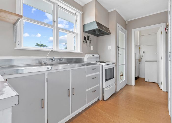  at 14 Riverpark Crescent, Henderson, Auckland