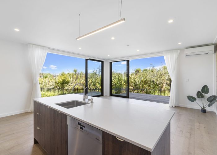  at 7/98-100 Walker Road, Point Chevalier, Auckland City, Auckland