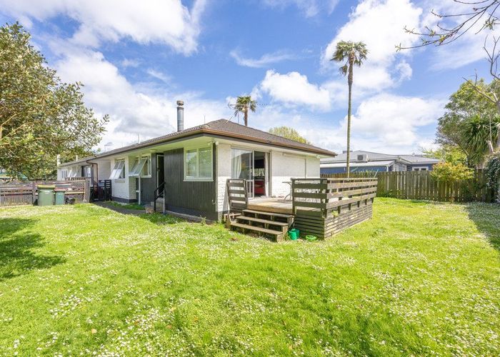  at 1/6 Manuroa Road, Takanini