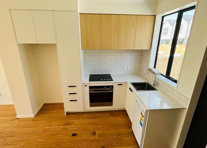  at 4/31 Mahalo Avenue, Manukau, Manukau City, Auckland