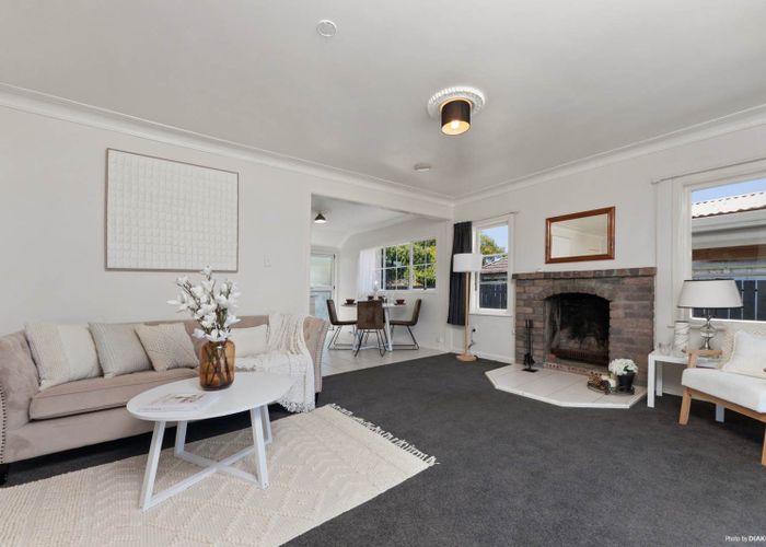  at 7 Forest Hill Road, Henderson, Auckland