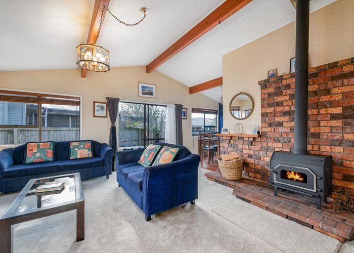  at 3 Foyle Place, Glendene, Auckland
