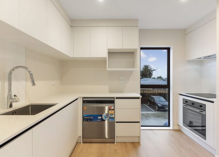  at 8/10 Orchid Place, Te Atatu South, Waitakere City, Auckland