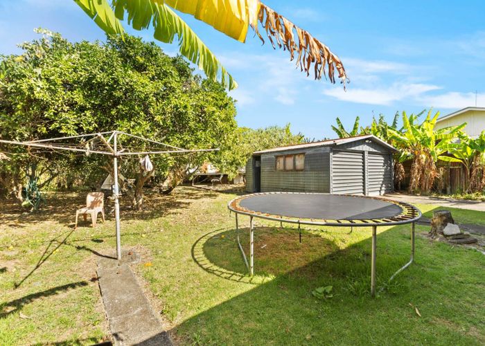  at 17 Geoffrey Place, Mangere East, Auckland