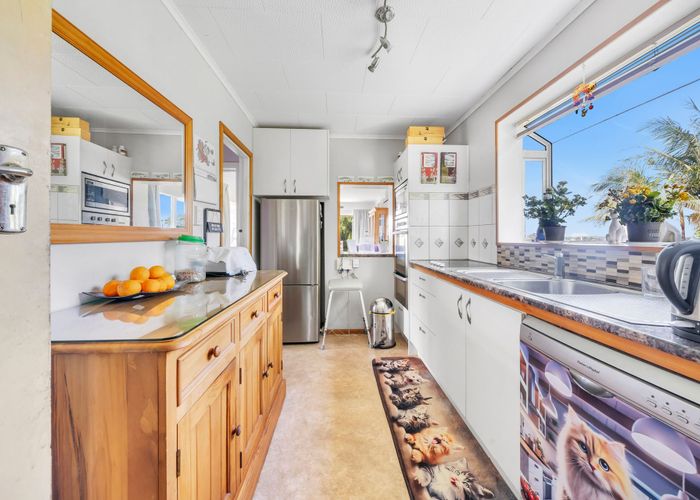  at 14 Lucas Place, Weymouth, Manukau City, Auckland