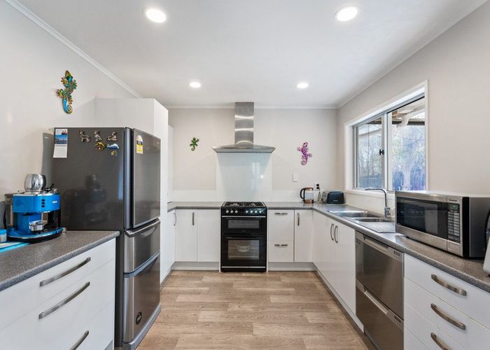  at 7 Arcadia Crescent, Glenfield, North Shore City, Auckland