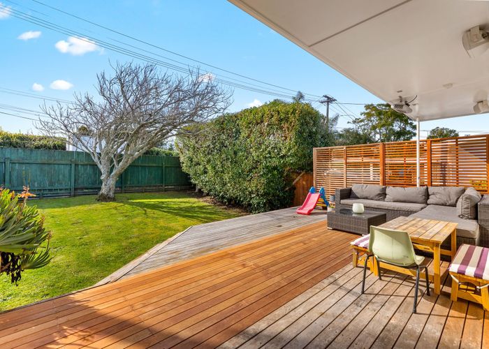  at 1/296 Wairau Road, Glenfield, North Shore City, Auckland