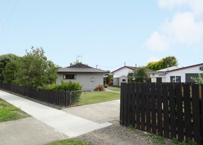  at 2 Rata Street, Tokomaru