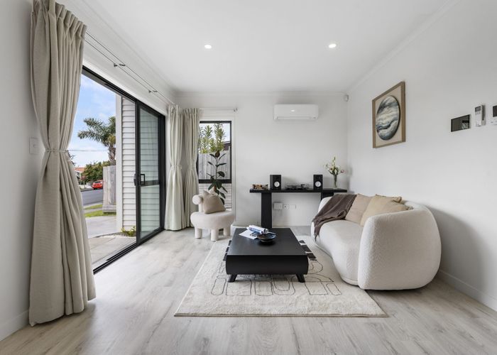  at 562A Beach Road, Rothesay Bay, North Shore City, Auckland
